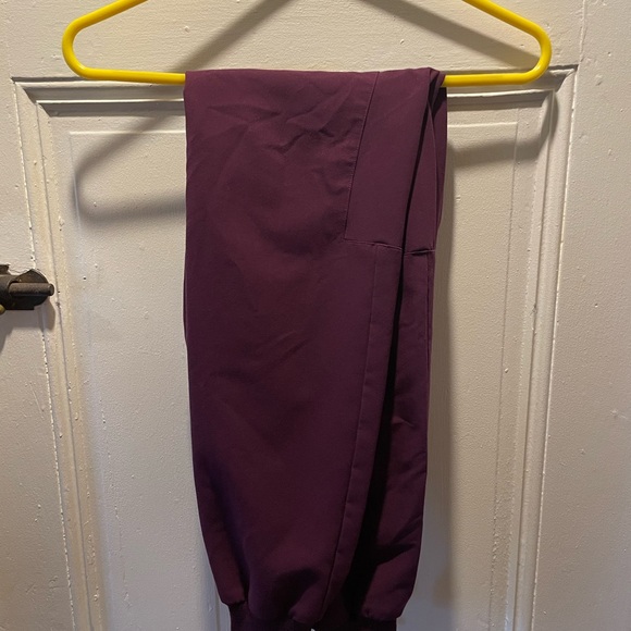 Figs Men’s purple bottom scrubs, small, with green waist tie. Very gently worn. - Picture 3 of 4